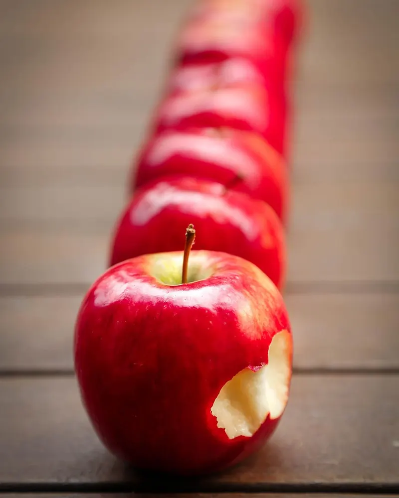Apples fruits red