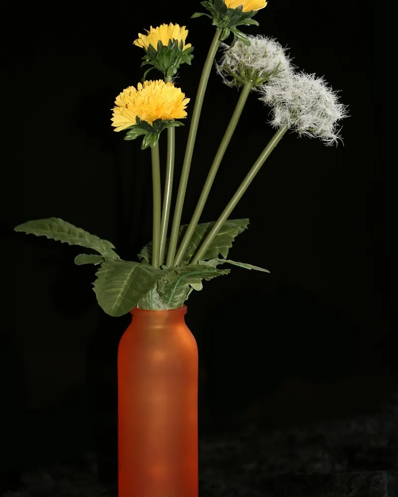 Vase artificial flowers dandelion