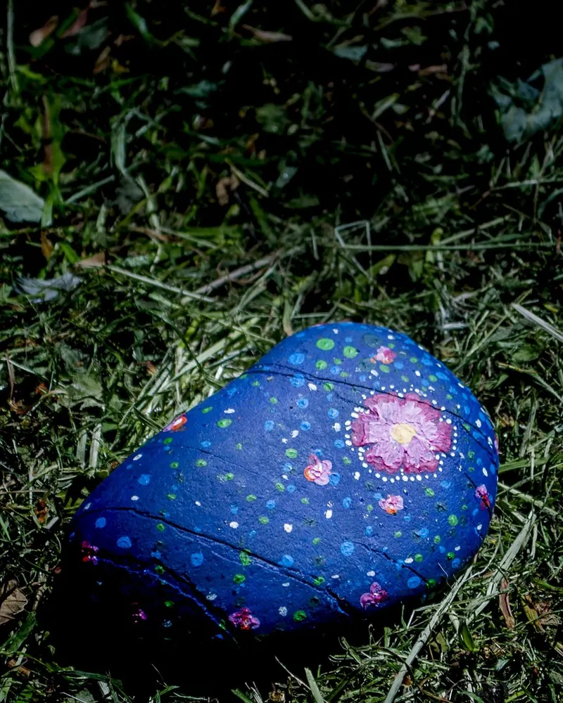 Paint stone blue