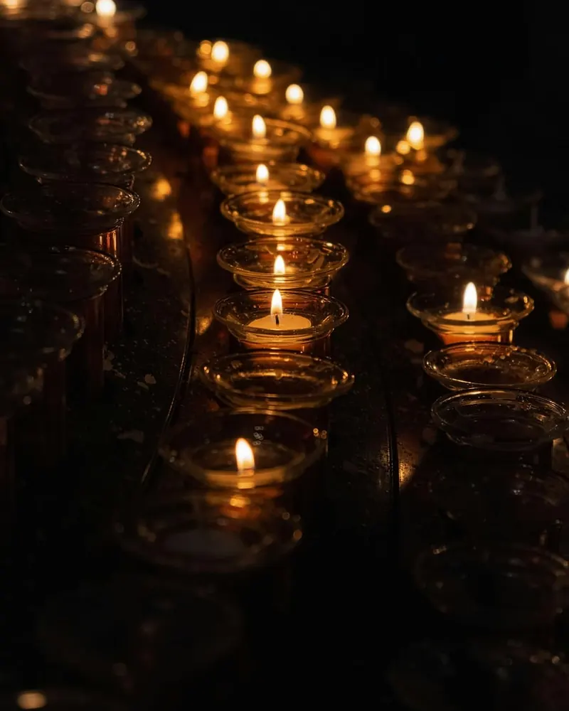 Candles candlelight tea lights