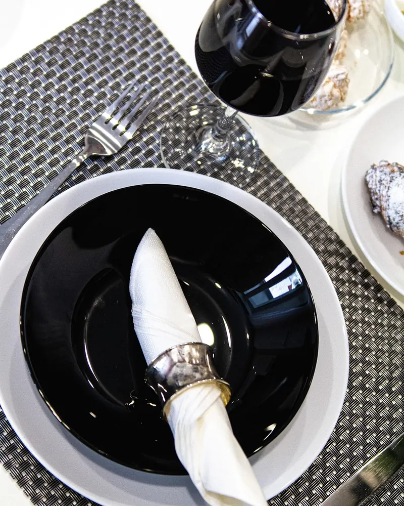 Wine napkin plate